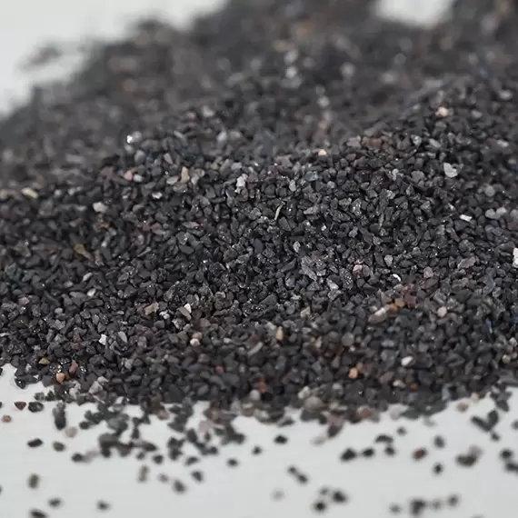 Aluminum Oxide Abrasive Media: Applications, Grades, and Surface Finish Benefits